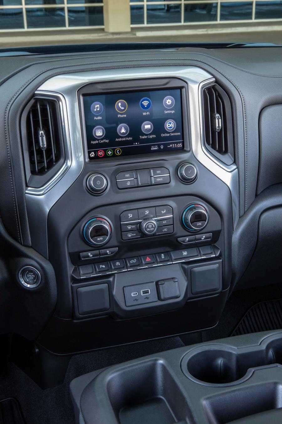 Детали интерьера Chevrolet Silverado LT Turbo Double Cab 2018 года  (фото 7 из 13)
